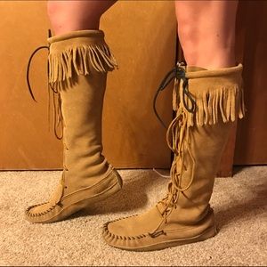 - Minnetonka Fringe knee high boots sz 9 Like New!